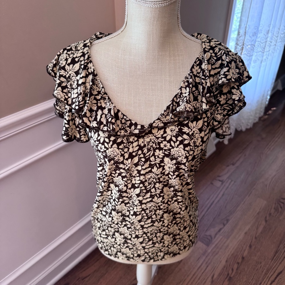 American Living Women's‎ Cap
Sleeve Floral Ruffle Stretch top Size M